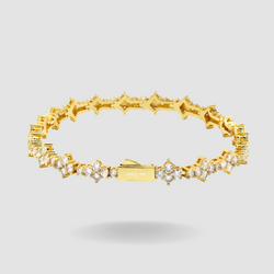 Cette pièce emblématique fusionne harmonieusement le raffinement du motif en losange avec l'authenticité prestigieuse qui caractérise THE SPARKLE TENNIS. Conçue avec une précision méticuleuse, ce bracelet illuminera votre style d'une lueur unique et intemporelle.